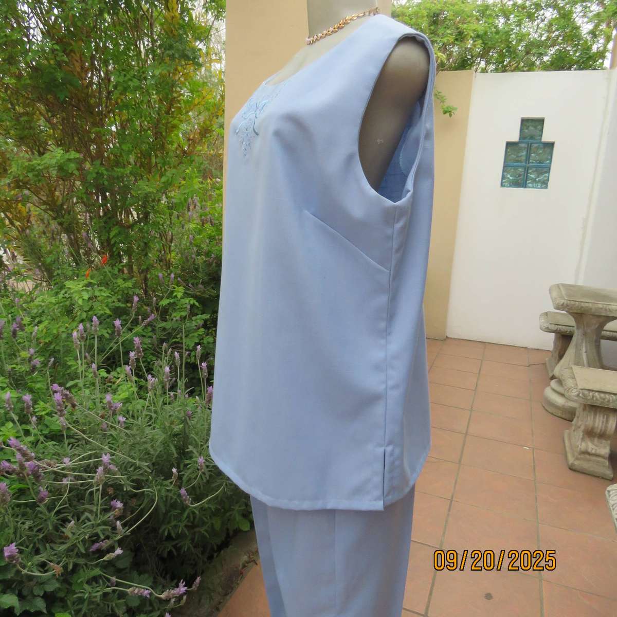 Boutique made 3 pc outfit in powder blue linen-polyester blend. Size 40.