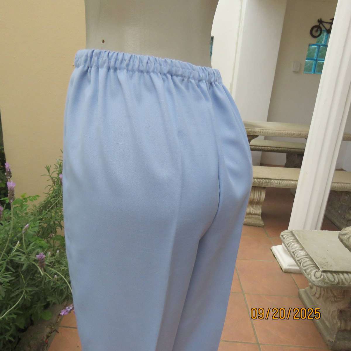 Boutique made 3 pc outfit in powder blue linen-polyester blend. Size 40.