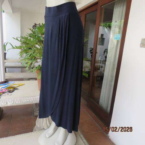 TRS navy stretch viscose skirt with rounded fold over front with pleats size 38. Elastic waist