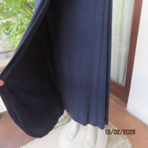 TRS navy stretch viscose skirt with rounded fold over front with pleats size 38. Elastic waist