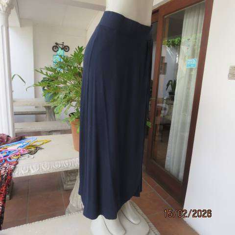 TRS navy stretch viscose skirt with rounded fold over front with pleats size 38. Elastic waist
