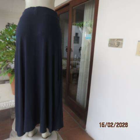 TRS navy stretch viscose skirt with rounded fold over front with pleats size 38. Elastic waist