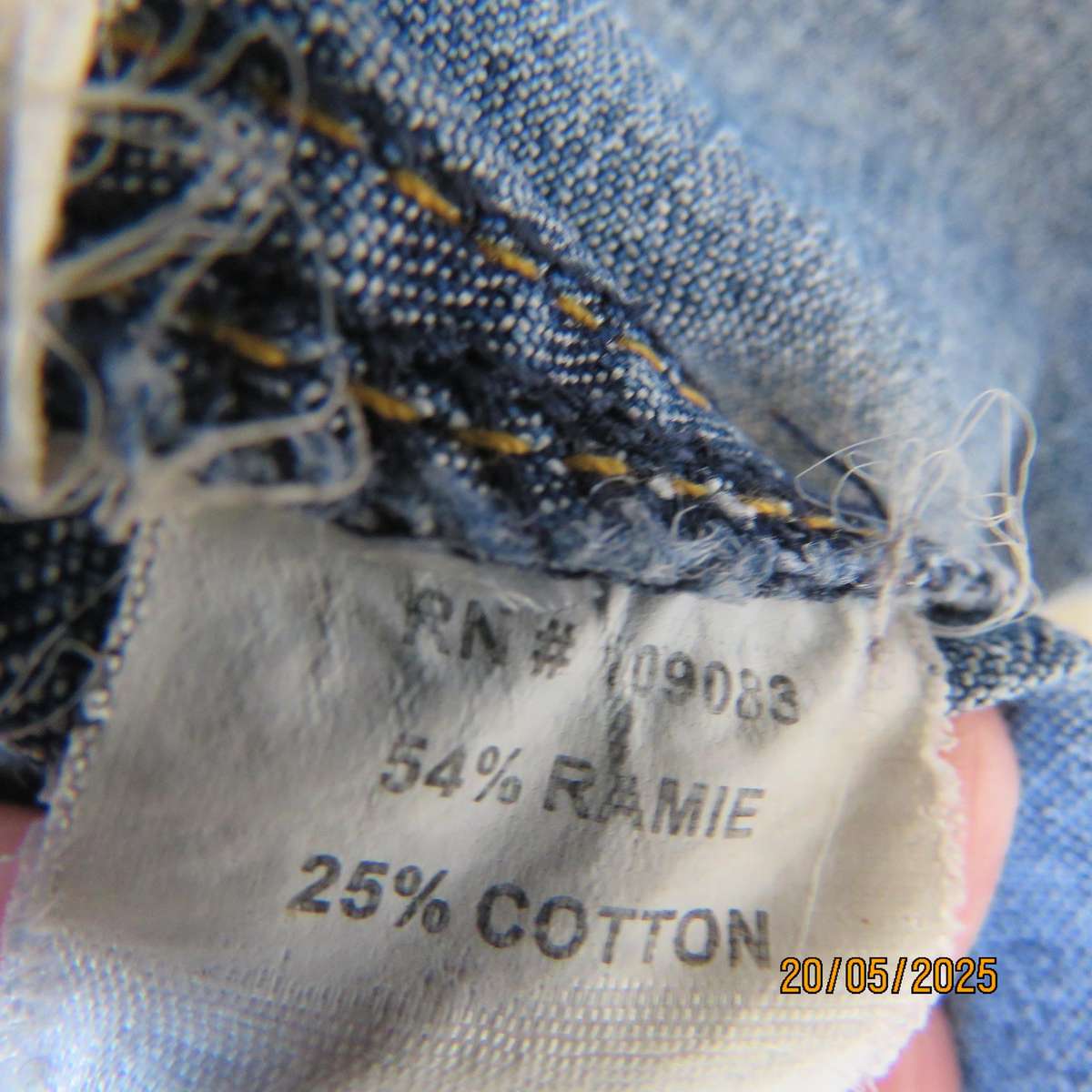 AMBERCOMBIE blue denim jean jacket.4 front pockets. Ramie-cotton blend. Size 34