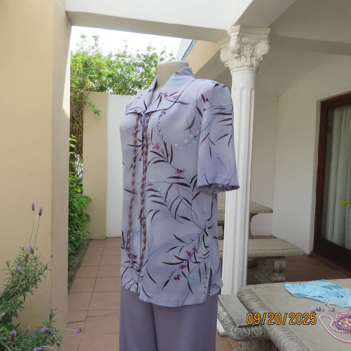 RITE Dress thistle purple top with darker flowers. Button down. Size 34