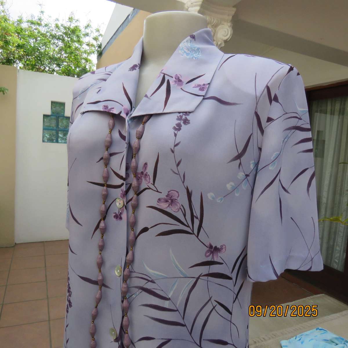 RITE Dress thistle purple top with darker flowers. Button down. Size 34