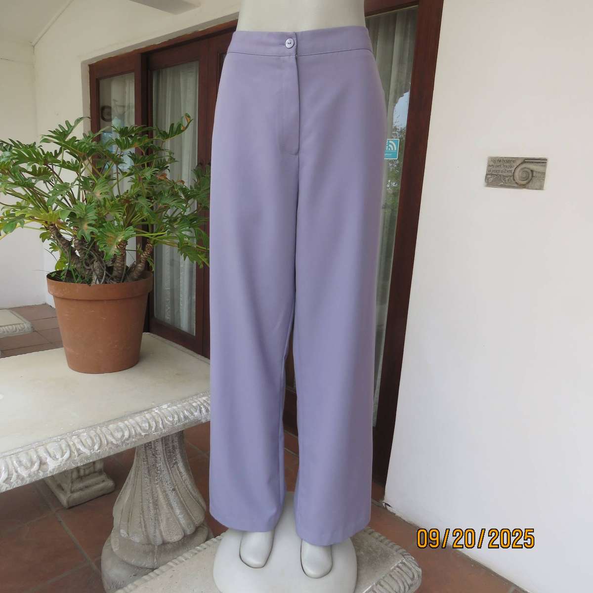 WOOLWORTHS thistle purple dress pants in poly-viscose size 44. Side pockets.