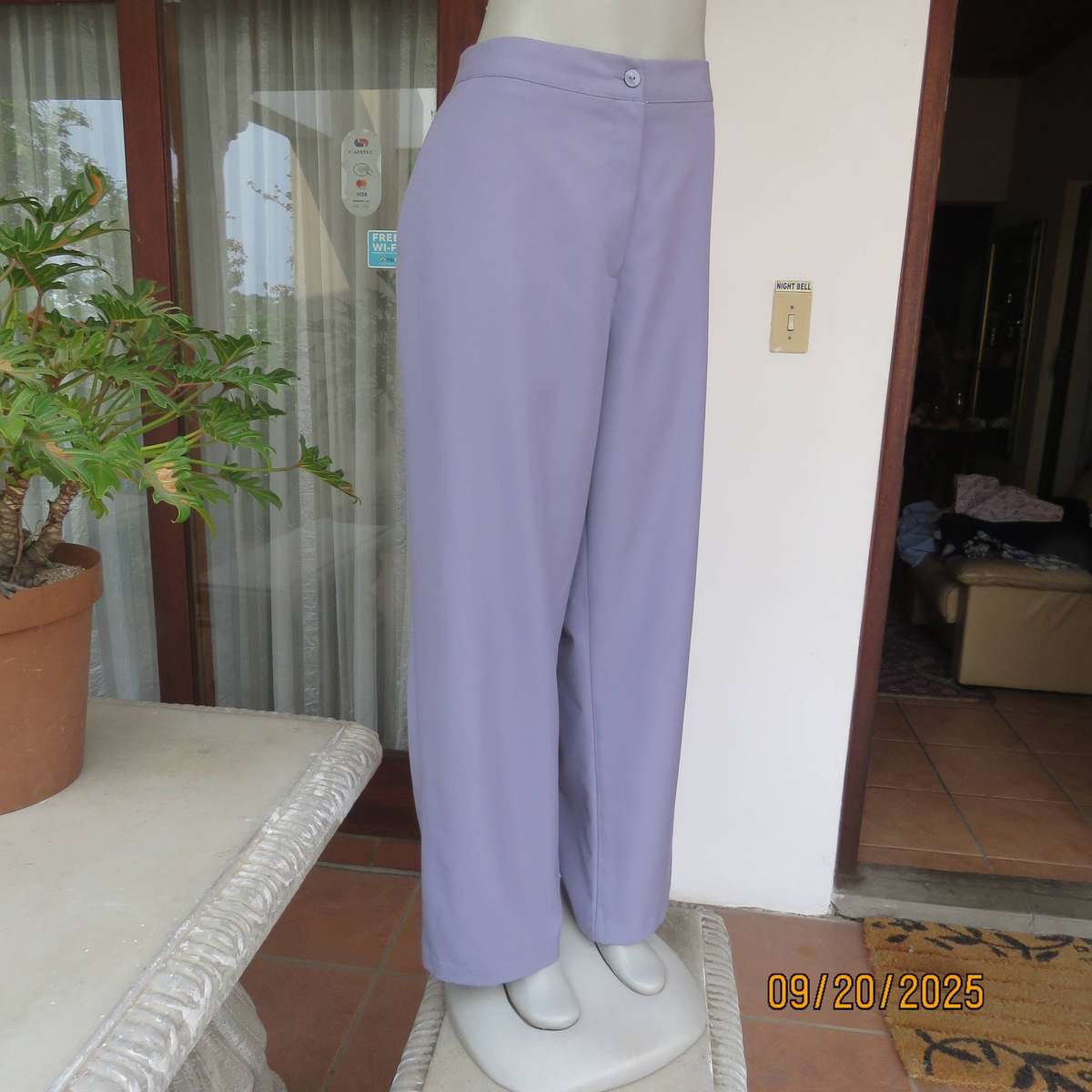 WOOLWORTHS thistle purple dress pants in poly-viscose size 44. Side pockets.
