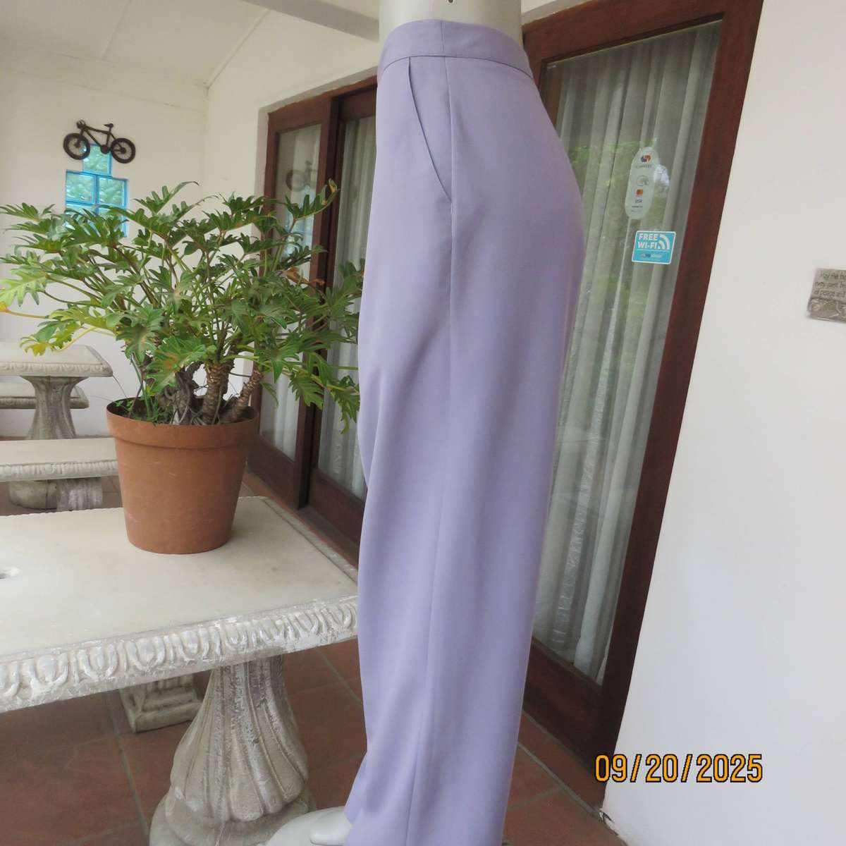 WOOLWORTHS thistle purple dress pants in poly-viscose size 44. Side pockets.