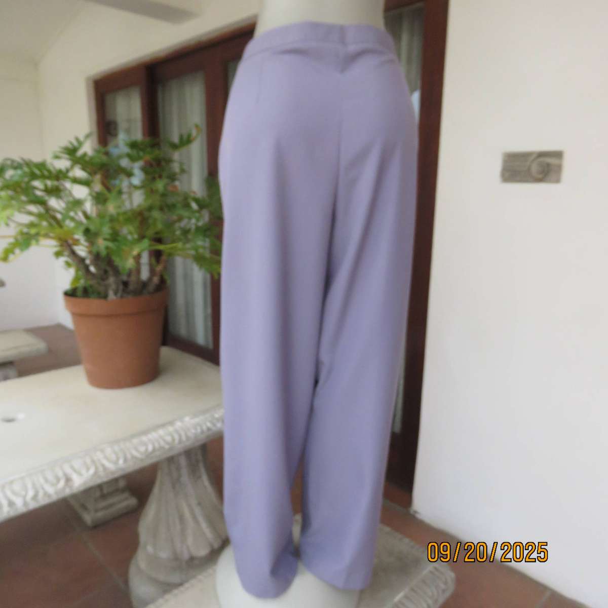 WOOLWORTHS thistle purple dress pants in poly-viscose size 44. Side pockets.