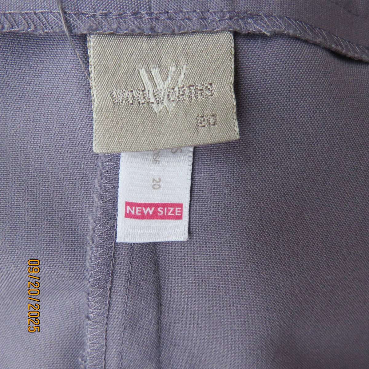WOOLWORTHS thistle purple dress pants in poly-viscose size 44. Side pockets.