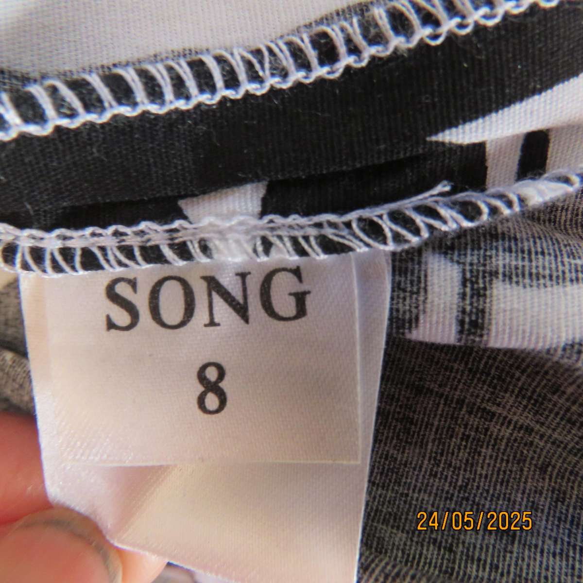 Monochrome floral strappy dress with gored bottom. Elastic back inlay. Size 32-8