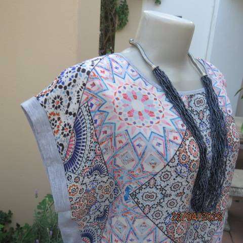 Tango top with silvergrey poly-rayon back and silky polyester graphic front, size 38