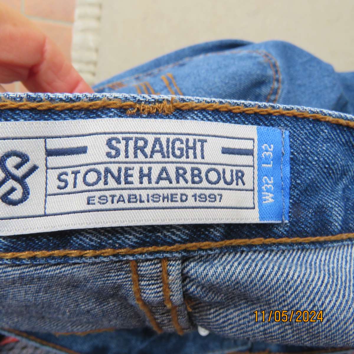 High quality hard wearing 100% cotton blue denim STONEHARBOUR fashion jeans size 32.As new
