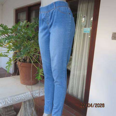 FIX blue denim jeggings women size 36 with back pockets and front dummies