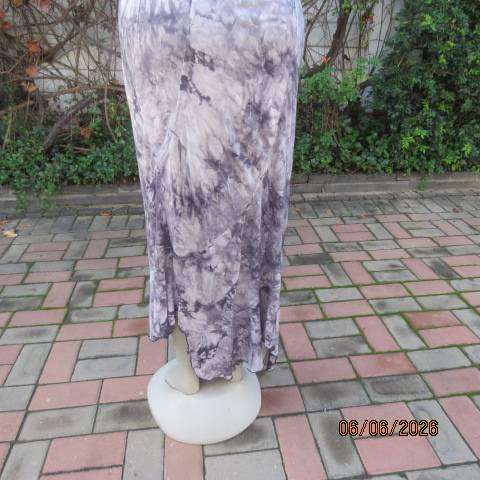 Unique marble pattern paneled rayon stretch skirt with asymmetrical seamline, size 34