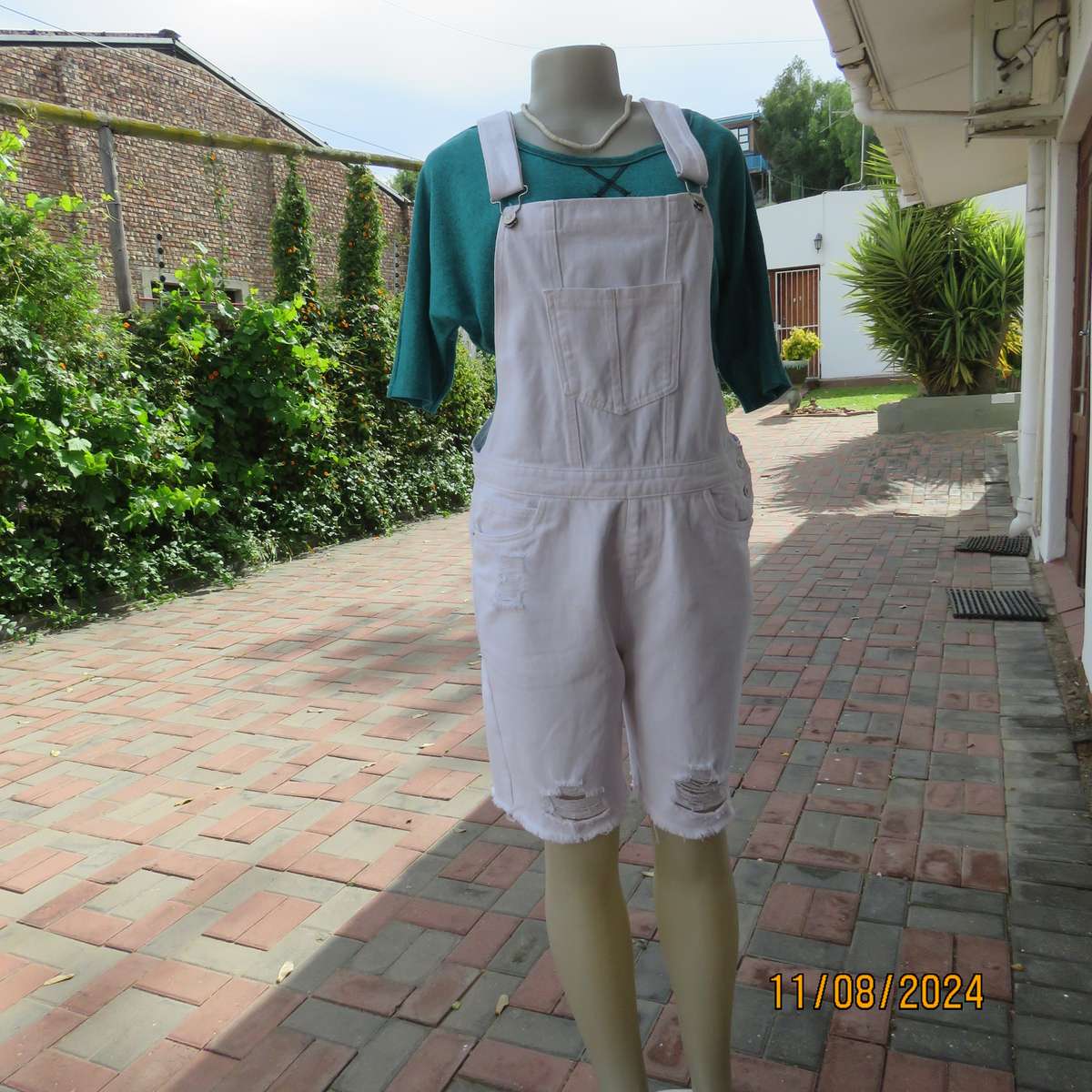 Off duty white 100% heavy cotton modern distressed look knee length jumpsuit size 34. As new cond.
