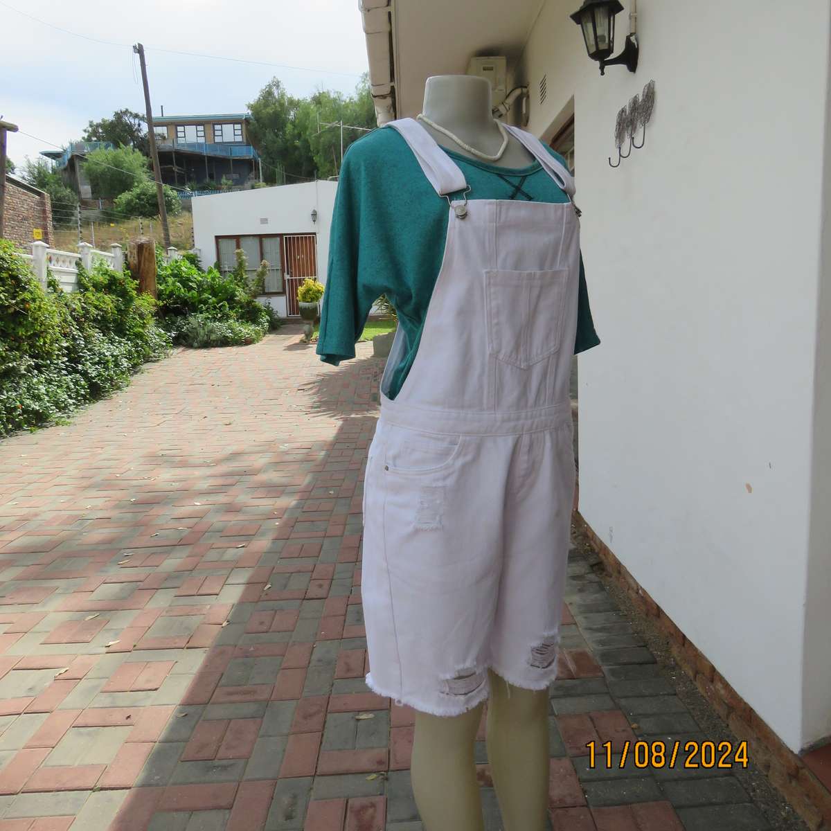 Off duty white 100% heavy cotton modern distressed look knee length jumpsuit size 34. As new cond.