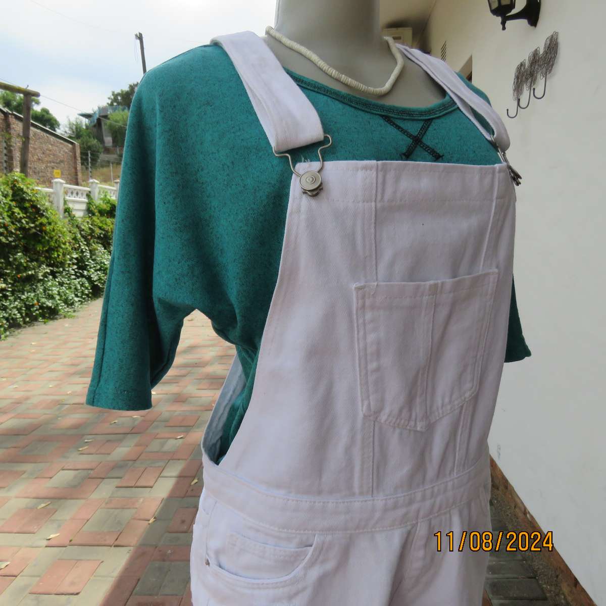 Off duty white 100% heavy cotton modern distressed look knee length jumpsuit size 34. As new cond.