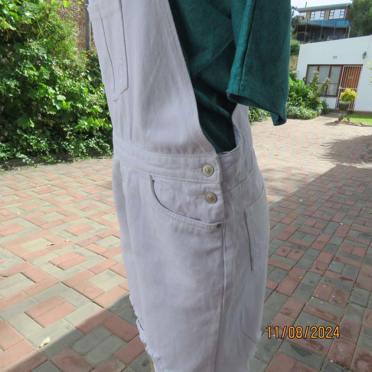 Off duty white 100% heavy cotton modern distressed look knee length jumpsuit size 34. As new cond.