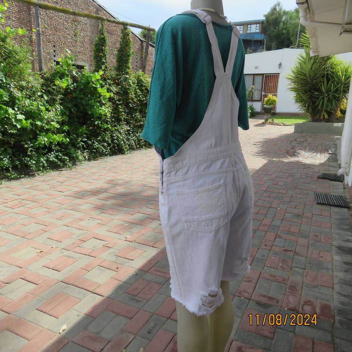 Off duty white 100% heavy cotton modern distressed look knee length jumpsuit size 34. As new cond.