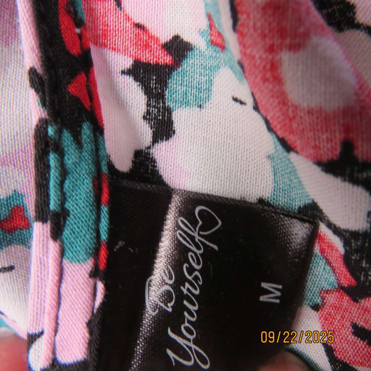 Cheerful multicolour floral printed long sleeve loose dress in viscose. Size 38