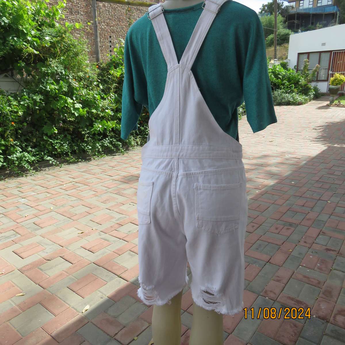 Off duty white 100% heavy cotton modern distressed look knee length jumpsuit size 34. As new cond.
