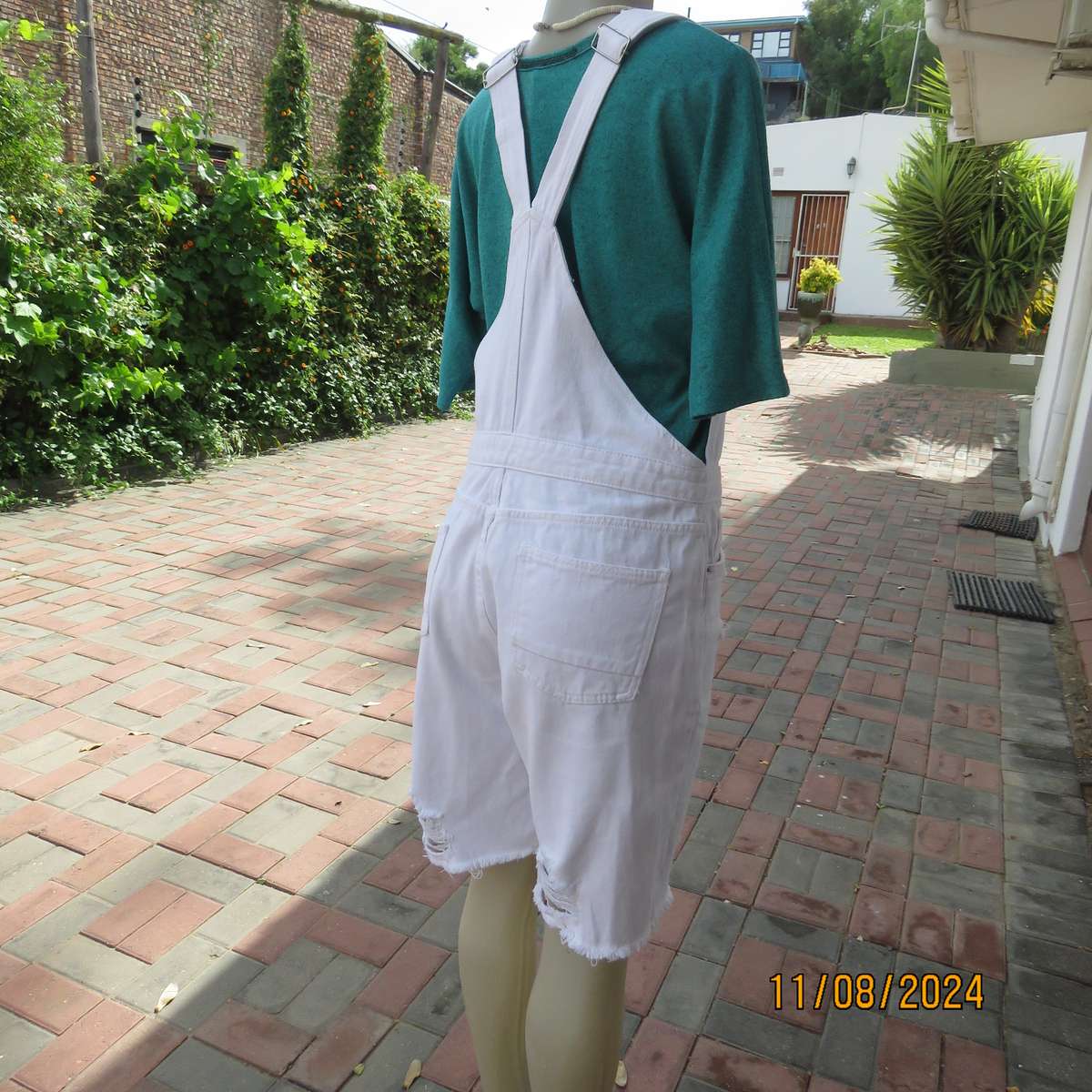Off duty white 100% heavy cotton modern distressed look knee length jumpsuit size 34. As new cond.