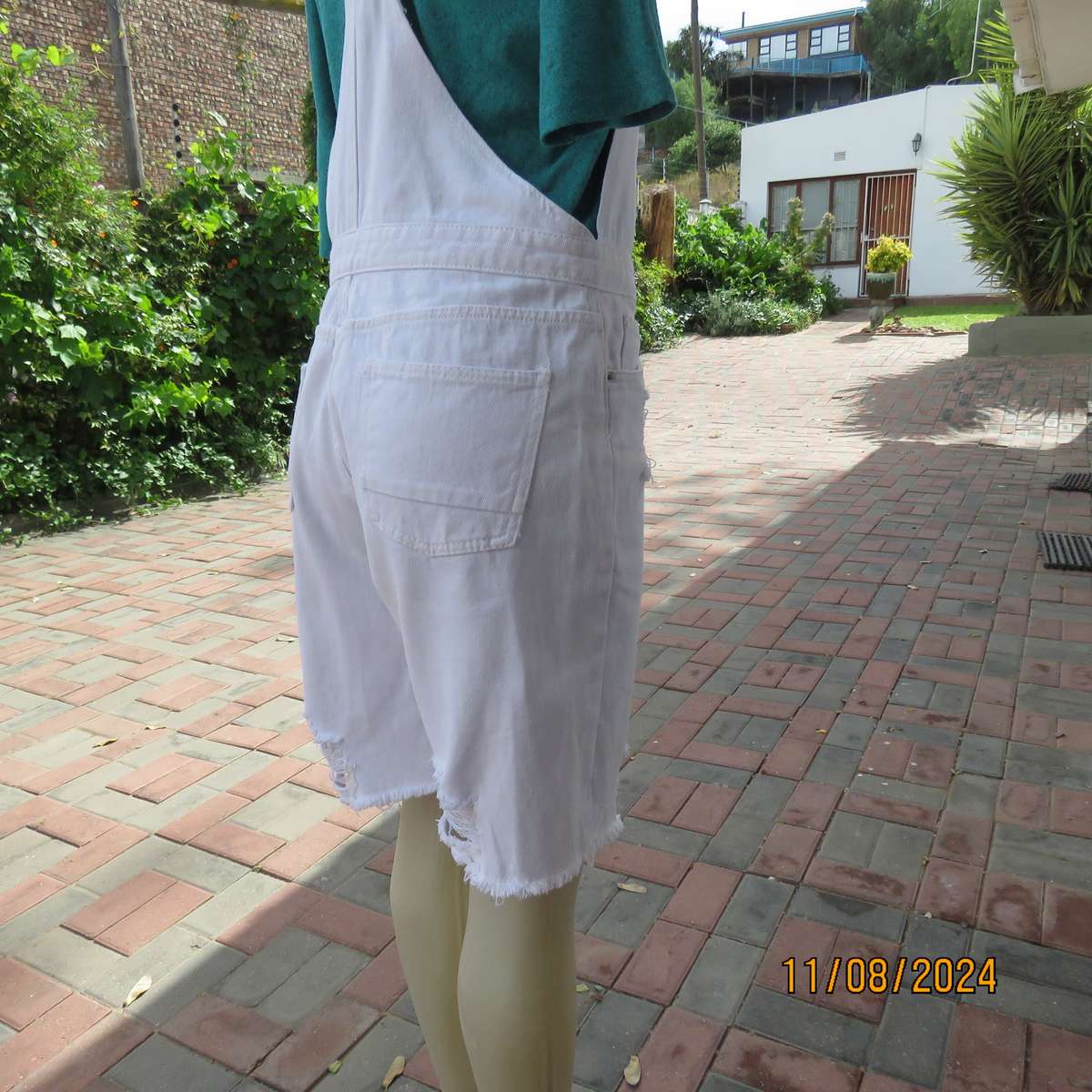 Off duty white 100% heavy cotton modern distressed look knee length jumpsuit size 34. As new cond.