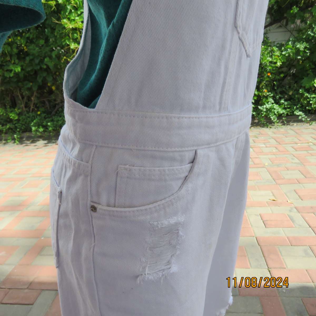 Off duty white 100% heavy cotton modern distressed look knee length jumpsuit size 34. As new cond.