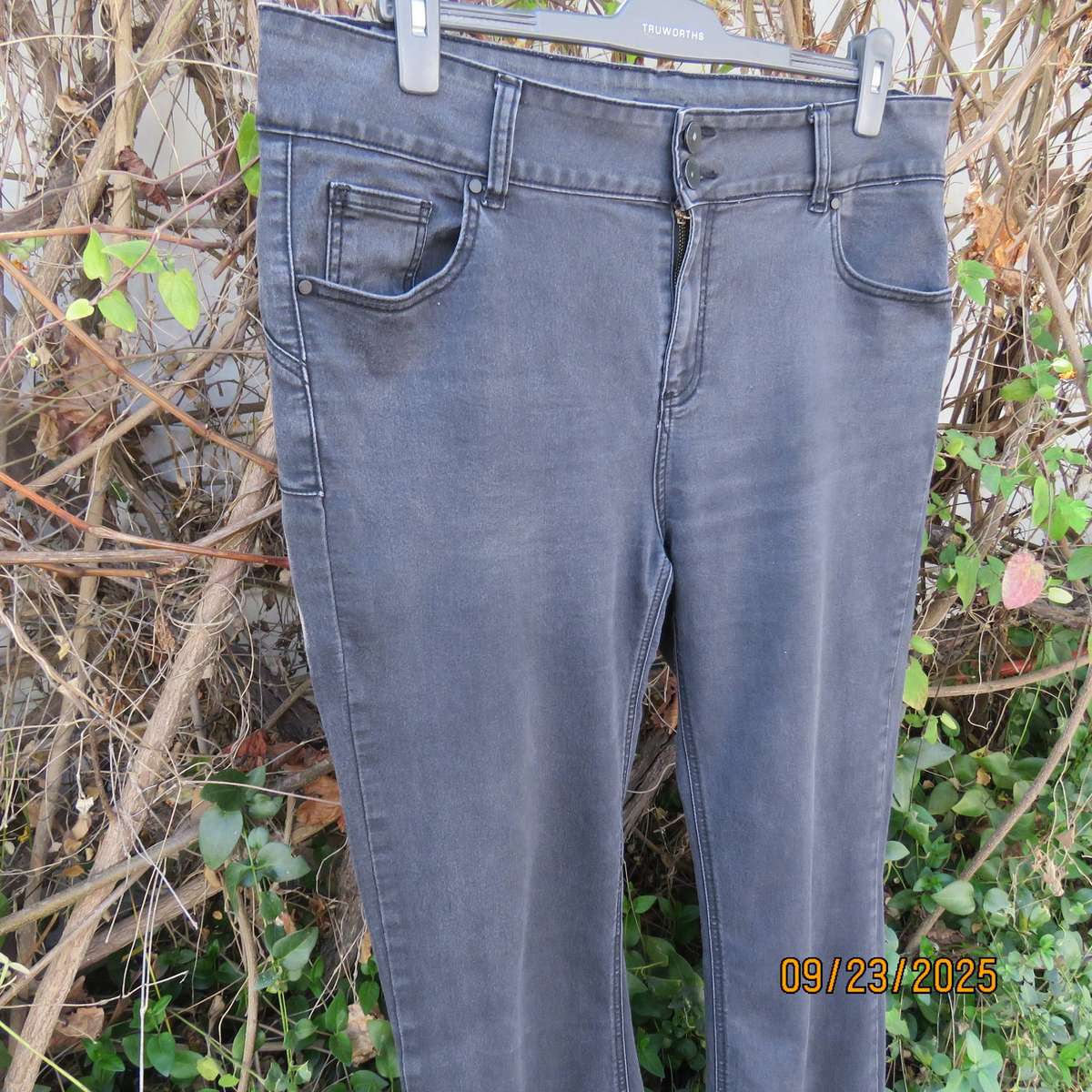DONNA dark denim with wash-out look in polycotton stretch. Size 44