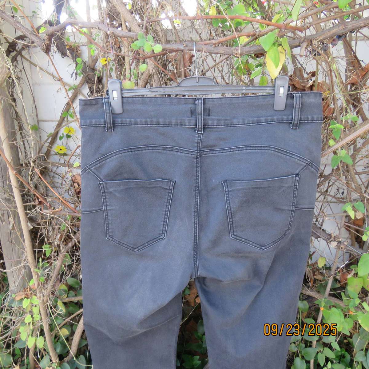 DONNA dark denim with wash-out look in polycotton stretch. Size 44