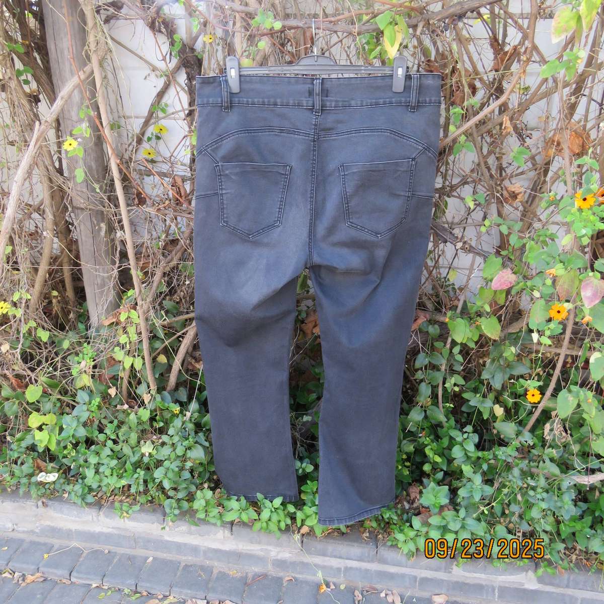 DONNA dark denim with wash-out look in polycotton stretch. Size 44