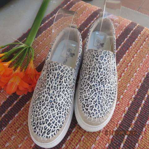 BUTTERFLY Feet classic animal print PU shoes with soft inner sole size 6