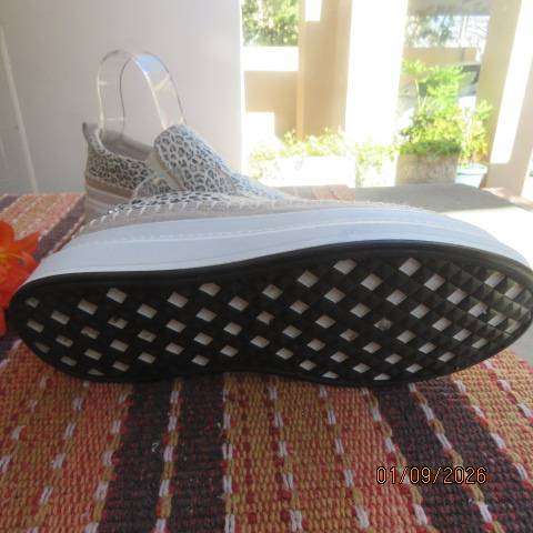 BUTTERFLY Feet classic animal print PU shoes with soft inner sole size 6