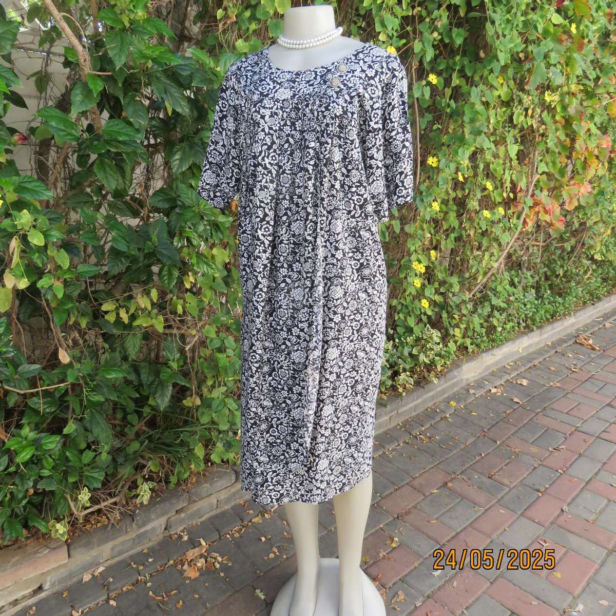 RIVIERA black-white floral viscose maternity fold over dress size 38. Short sleeves.