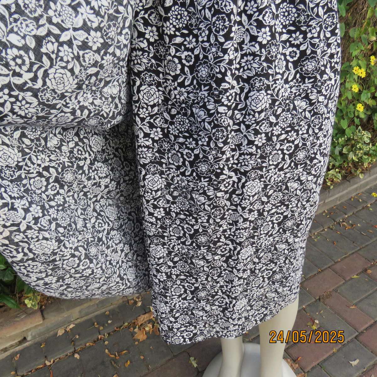 RIVIERA black-white floral viscose maternity fold over dress size 38. Short sleeves.