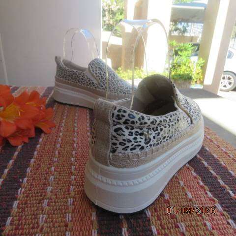 BUTTERFLY Feet classic animal print PU shoes with soft inner sole size 6
