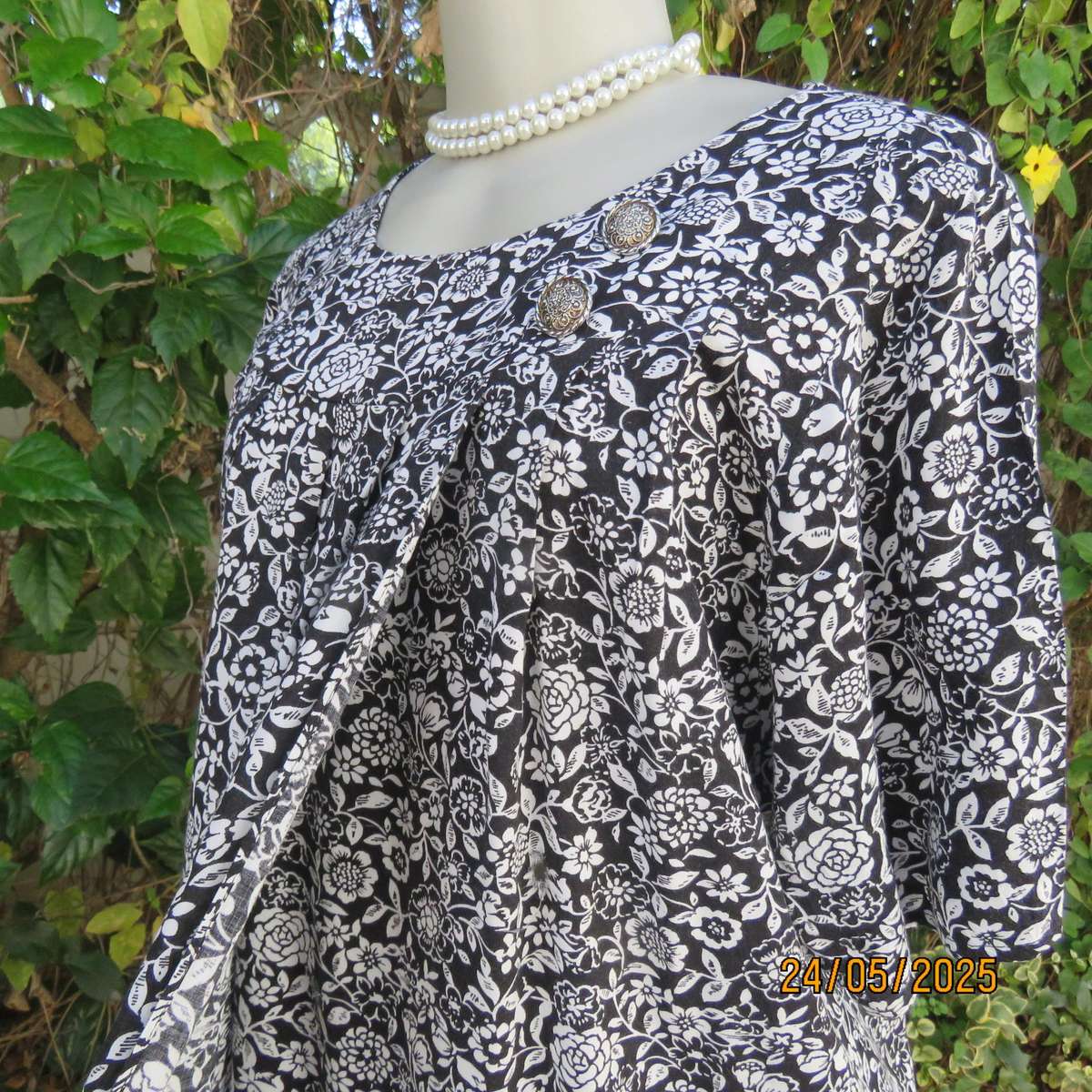 RIVIERA black-white floral viscose maternity fold over dress size 38. Short sleeves.