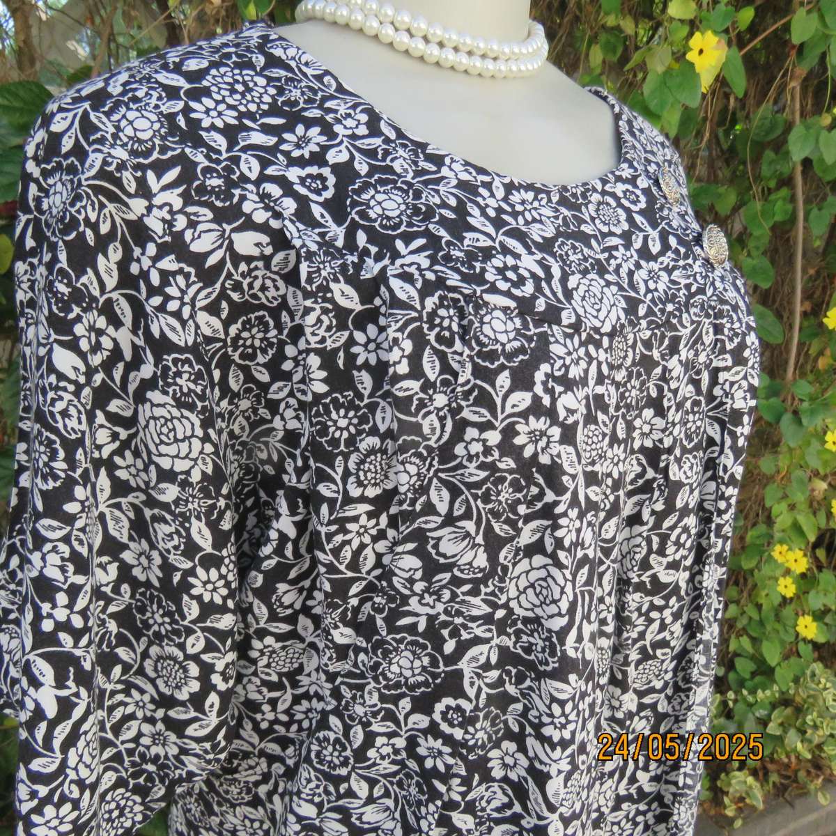 RIVIERA black-white floral viscose maternity fold over dress size 38. Short sleeves.