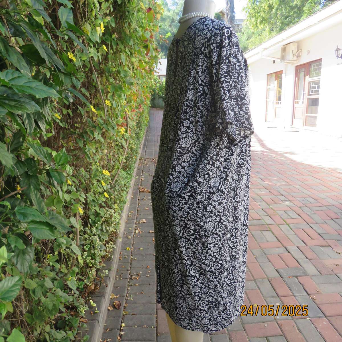 RIVIERA black-white floral viscose maternity fold over dress size 38. Short sleeves.