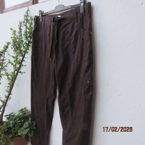 WOOLWORTHS choc brown 100% cotton pants with back-front pockets and front drawstring. Size 40