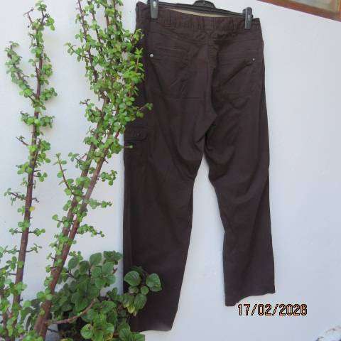 WOOLWORTHS choc brown 100% cotton pants with back-front pockets and front drawstring. Size 40