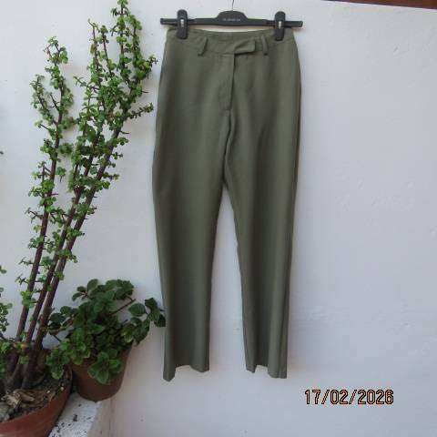 IN FOCUS pickle green high waisted dress pants in polyester. No pockets. Size 32