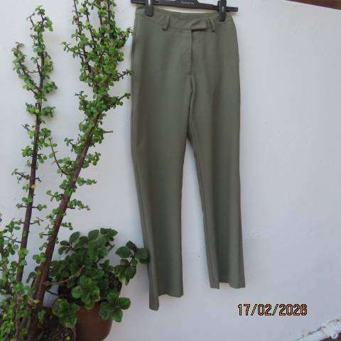 IN FOCUS pickle green high waisted dress pants in polyester. No pockets. Size 32
