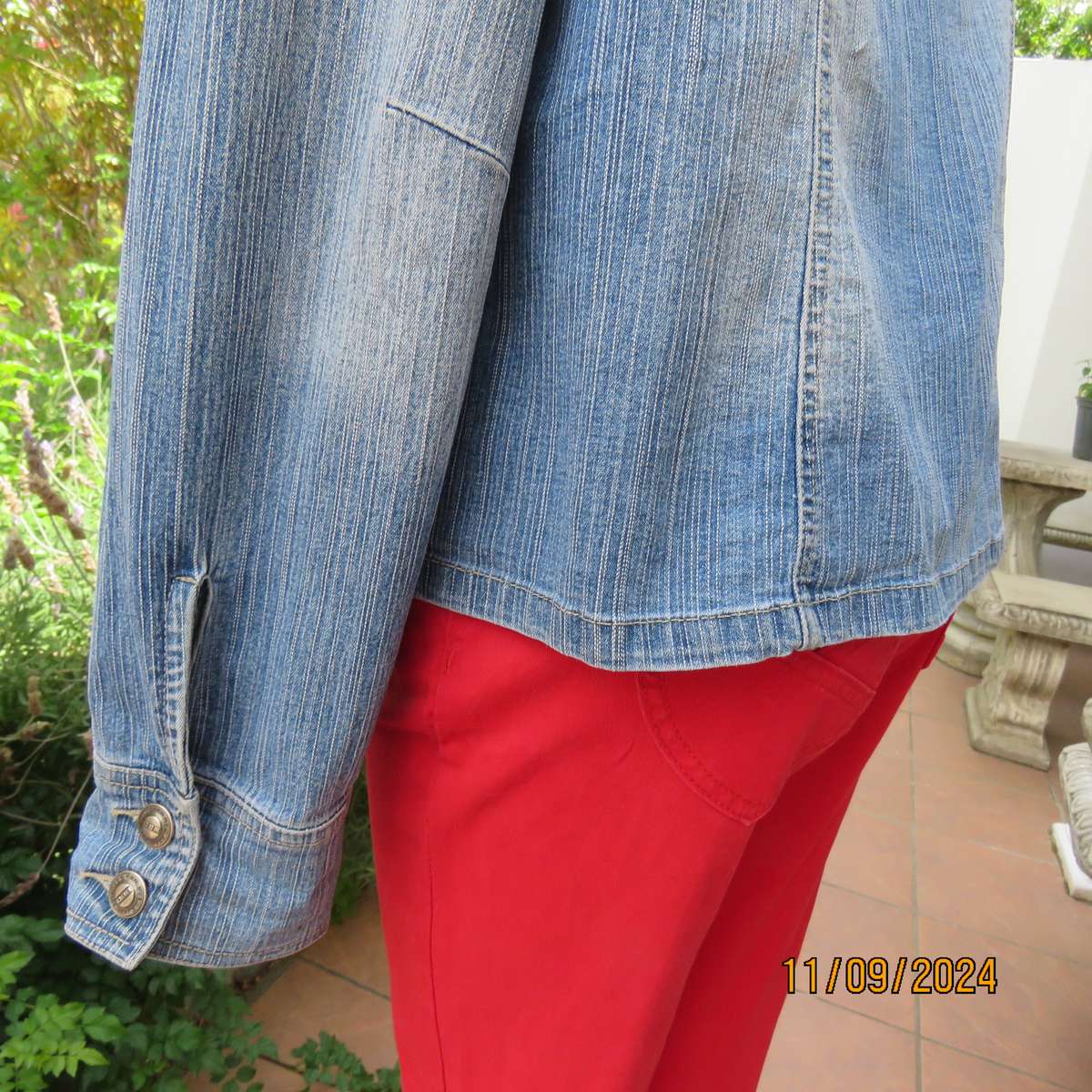 Beautiful structured blue denim jean cotton stretch jacket size 40. By OBR. As new cond