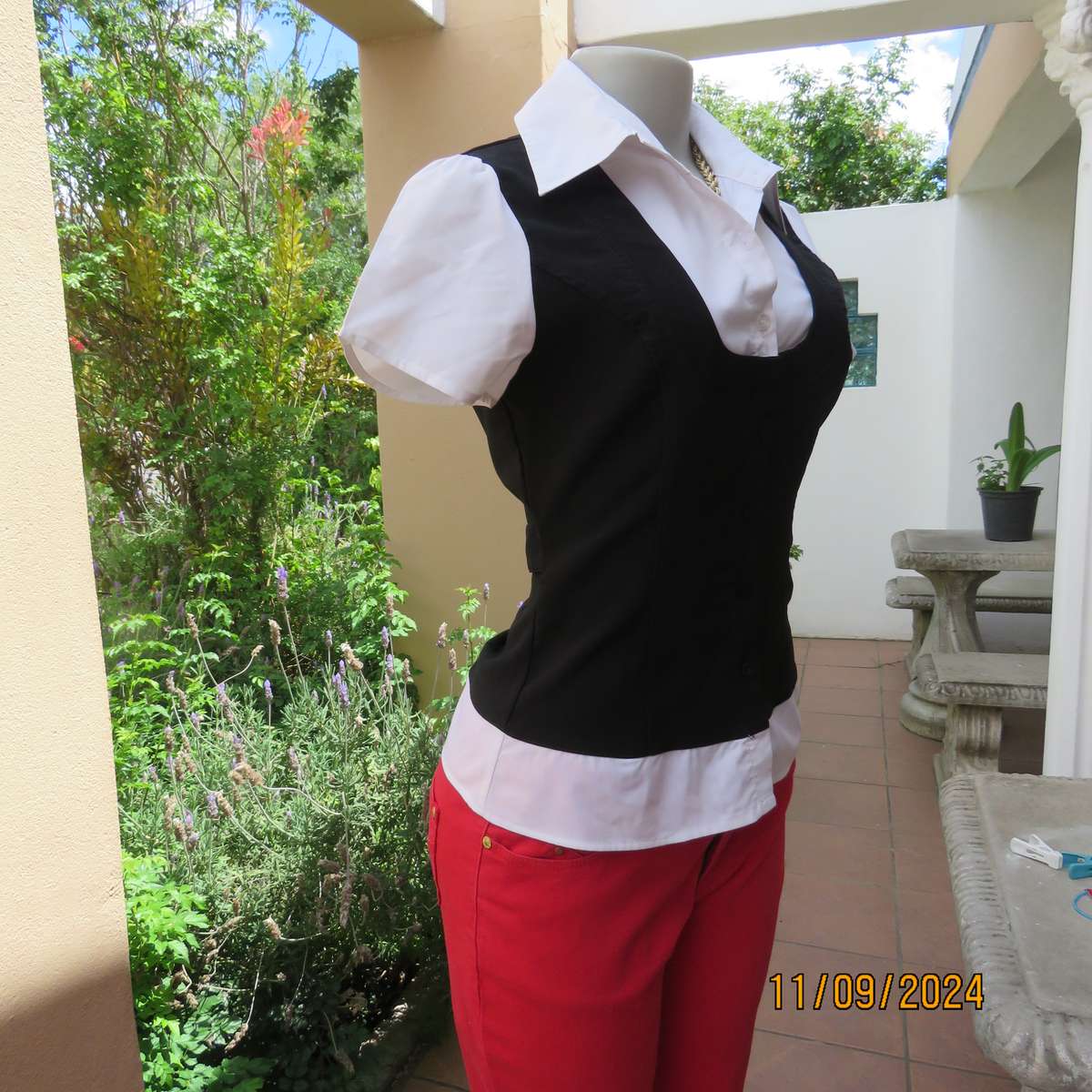 Timeless black stretch poly-rayon top with white polycotton capped sleeves and bib.Size 34.