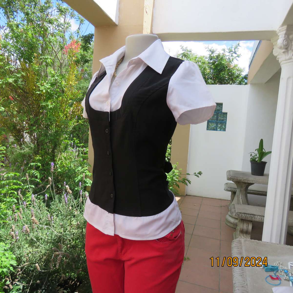 Timeless black stretch poly-rayon top with white polycotton capped sleeves and bib.Size 34.