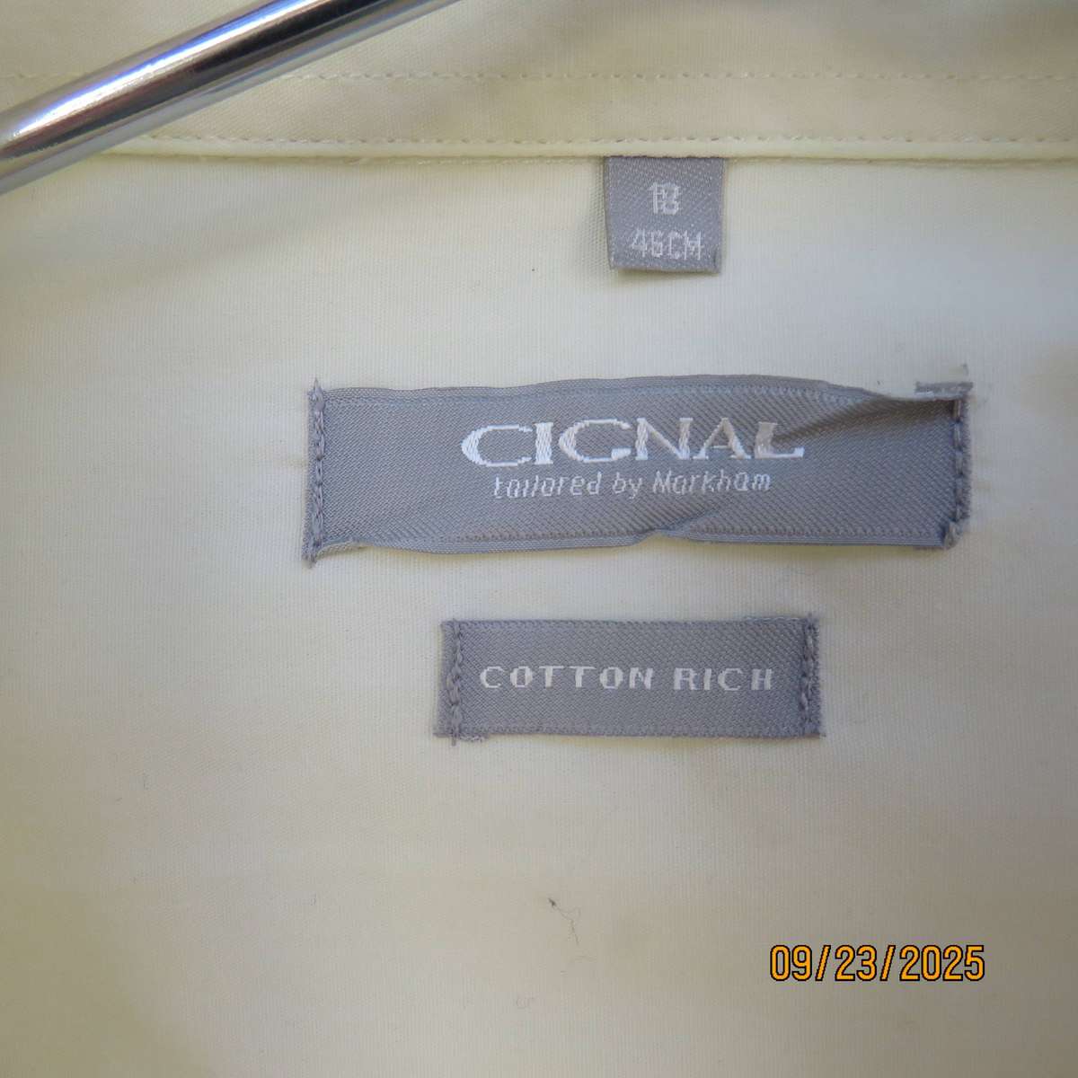CIGNAL pastel yellow long sleeve polycotton shirt with free tie. Size XXL