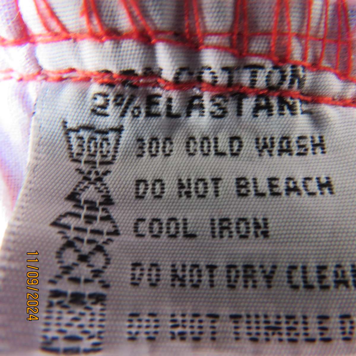 Sexy postbox red skinny cotton stretch pants size 35. Pockets front and back. Stud decoration.