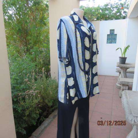 SCOTTS button down 80's navy-light blue-yellow pattern top in viscose. Size 40